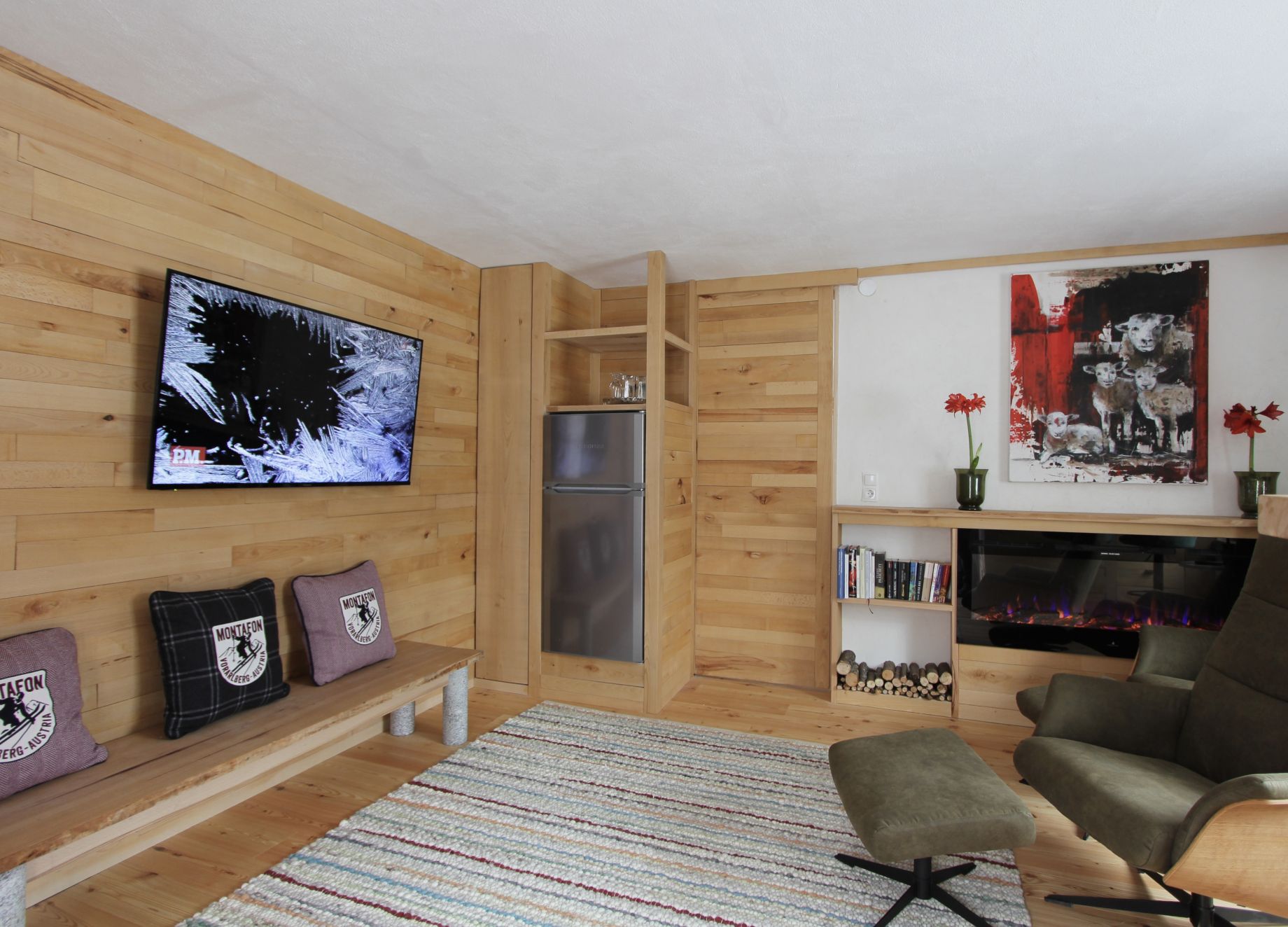 Das Domizil: Wohnraum mit Fernseher